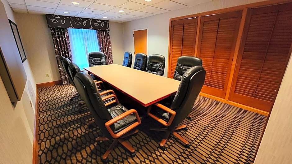 Holiday Inn Express Fayetteville-Fort Bragg