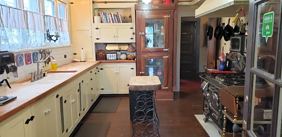 Alaska Heritage House Bed and Breakfast