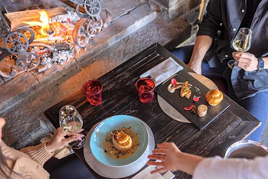 Le Coucou Hotel Restaurant & Lounge-Bar