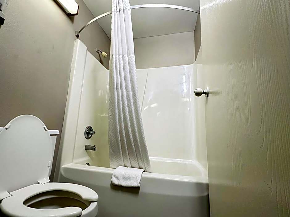 Delavan Inn and Suites