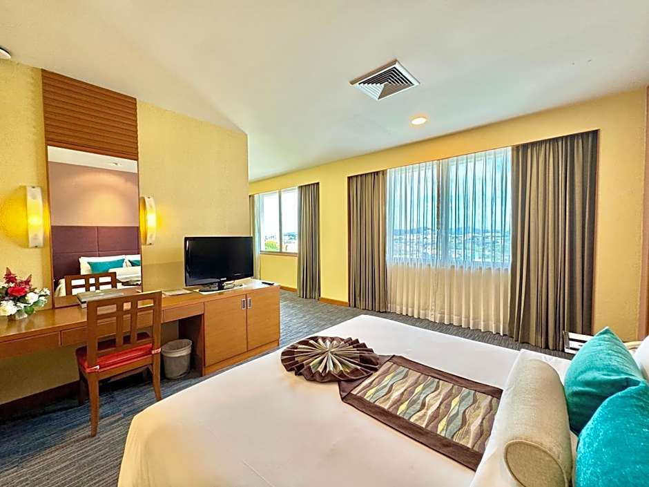 Photo 1 of 10 of Executive Suite