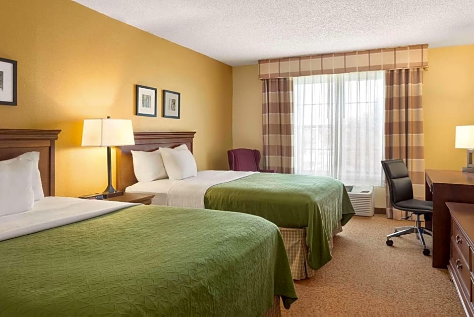 Country Inn & Suites by Radisson, Salina, KS