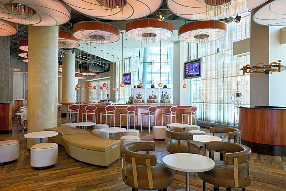 Renaissance by Marriott Arlington Capital View Hotel