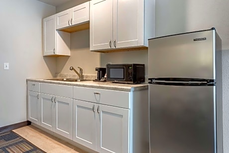 1 King Bed, Suite, Nonsmoking, Accessible