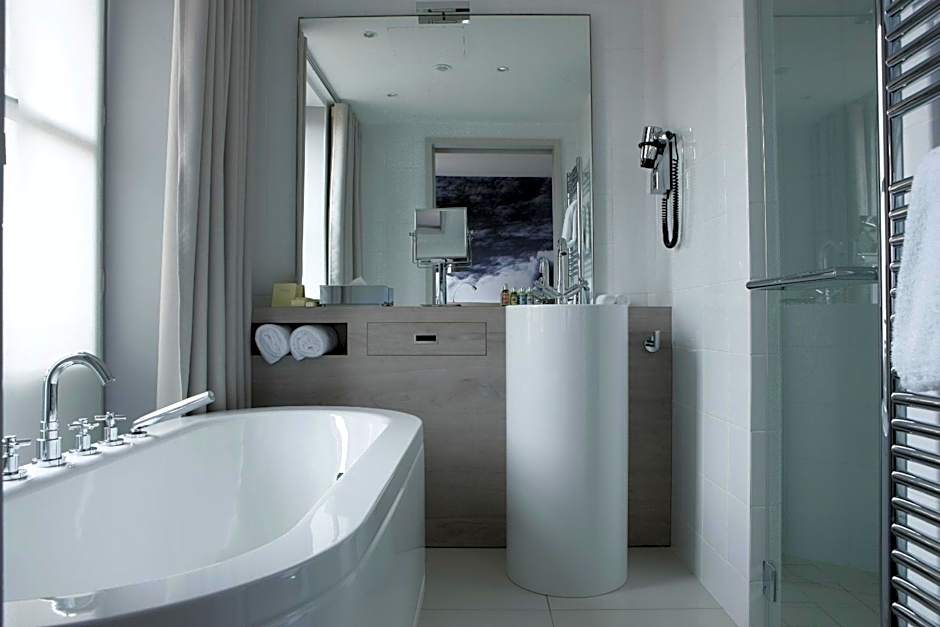 Le Grand Balcon Hotel