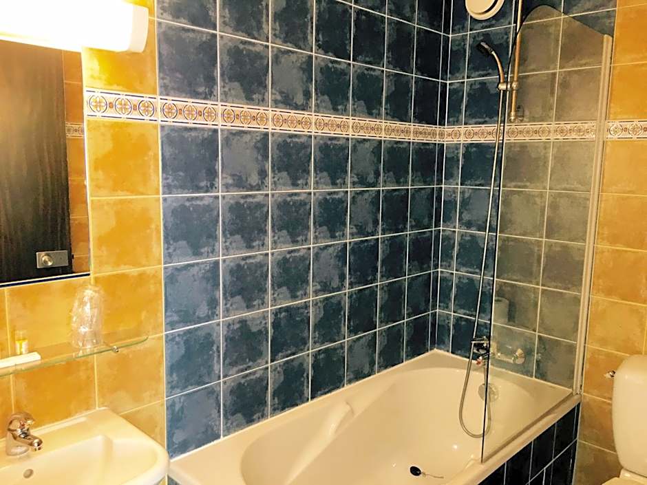 Hôtel Bosquet Pau Centre - Self Check In Budget Hotel