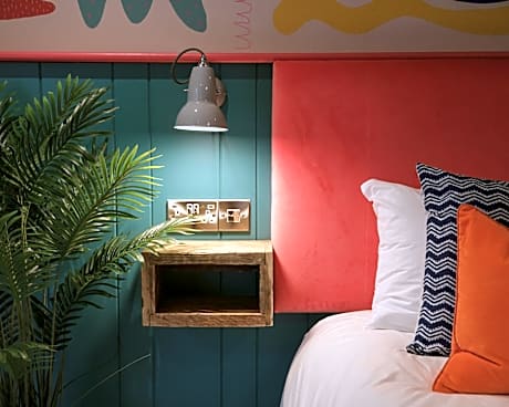 Upper Courtyard Spa With Spa Access