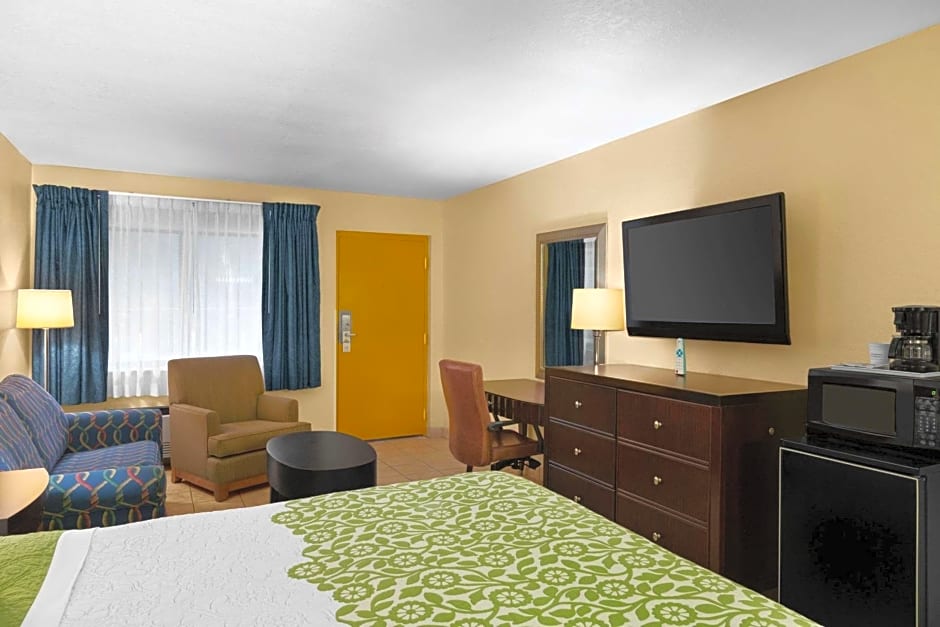 Days Inn by Wyndham N Orlando/Casselberry