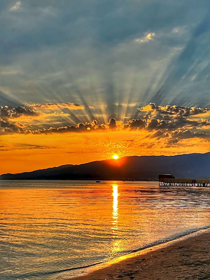 KUTLUGÜN SAHİL OTEL