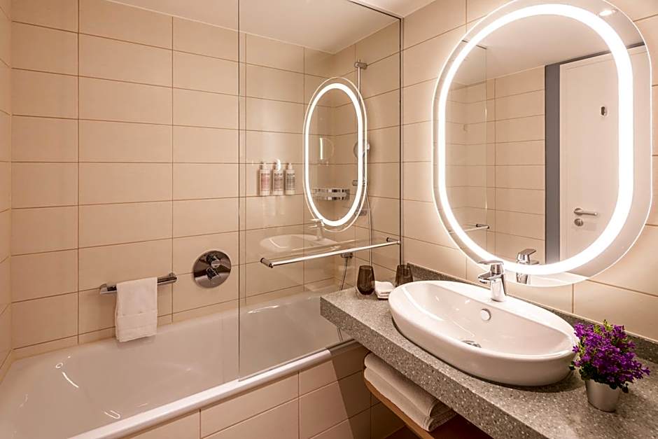 Capri by Fraser Leipzig