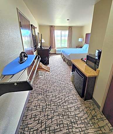 King Room with Roll-In Shower - Disability Access