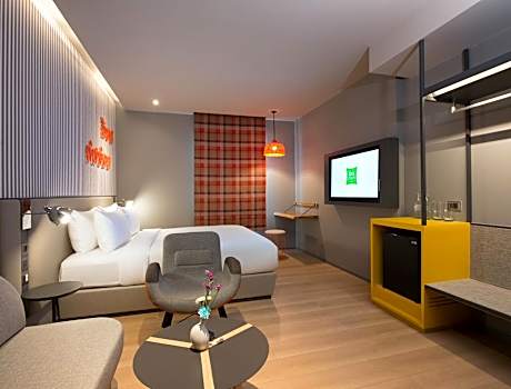 Superior Corner Queen Room