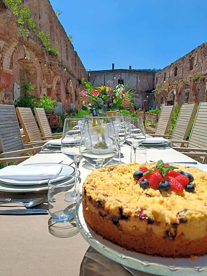 Zamek Sarny - Schloss Scharfeneck