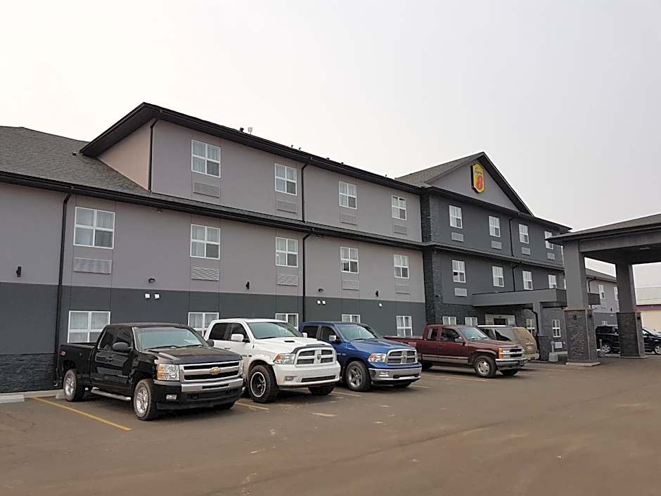 Super 8 by Wyndham Hardisty