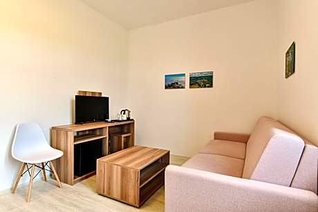 King Room with Roll-In Shower - Disability Access