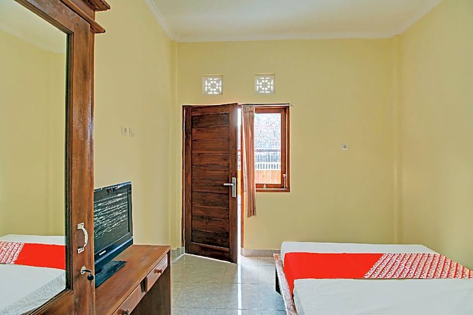 OYO 92952 Nirmala Guest House