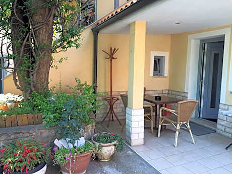 Single Room with Shared Bathroom