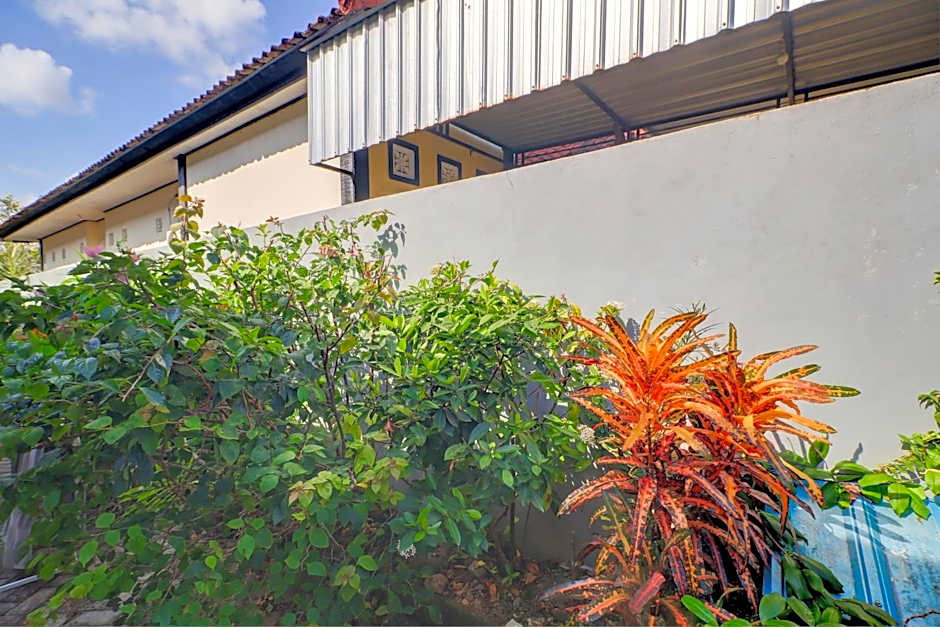 OYO Life 92838 Kost Ibu Surya