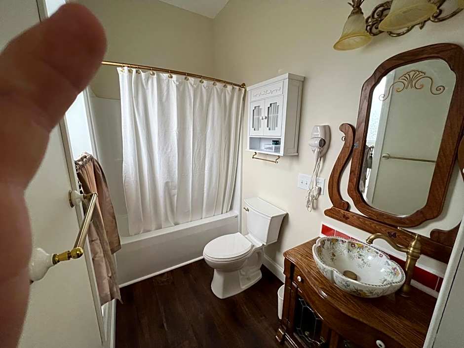 Holland Farmhouse Inn B&B
