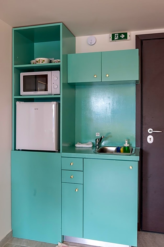 CHROMA Lodge Pikermi