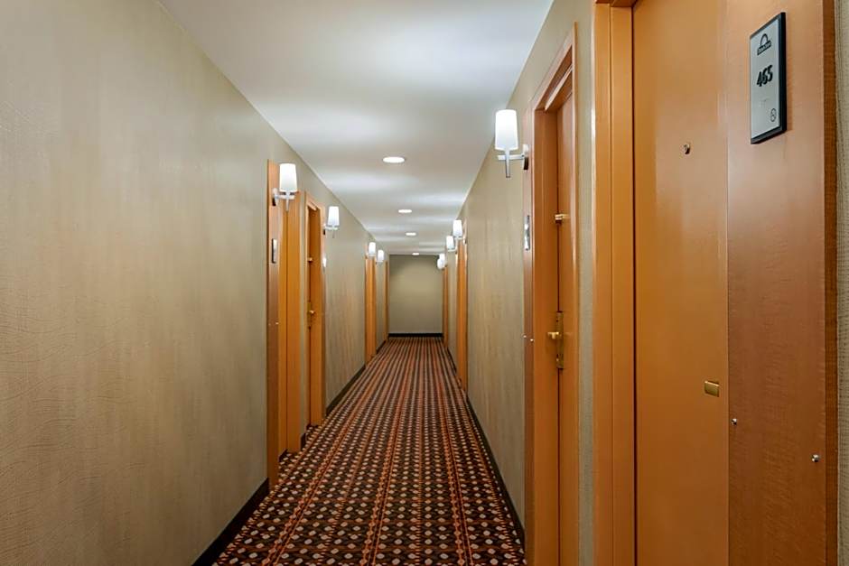 Days Inn by Wyndham Edmonton Downtown