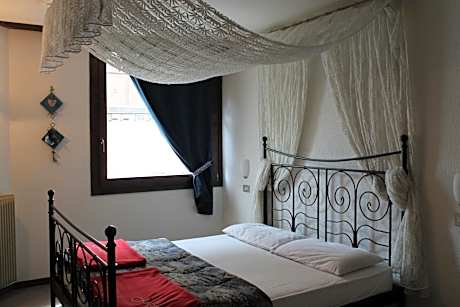 One-Bedroom Apartment (5 Adults)