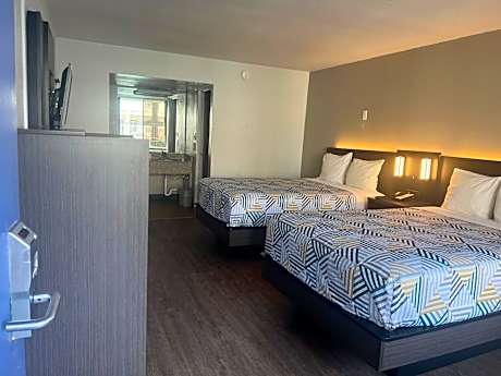 Deluxe Quadruple Room - Non-Smoking