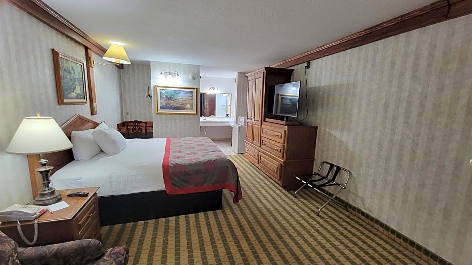 Ramada by Wyndham Saginaw Hotel & Suites