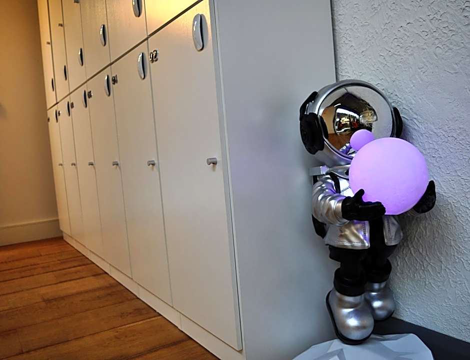 Cosmos Capsule Hub London