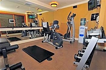 Fox Hotel And Suites