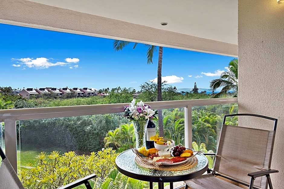 Prime Location! Walk to Beach, Shops & Dining!