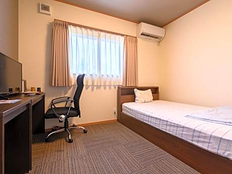 Single Room with Shared Shower and Toilet - Smoking