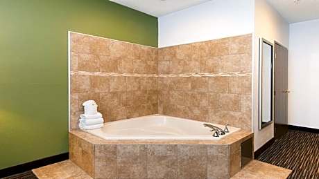 One-Bedroom Suite with Jetted Tub
