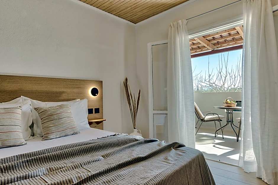 Santa Maroma Rooms & Houses