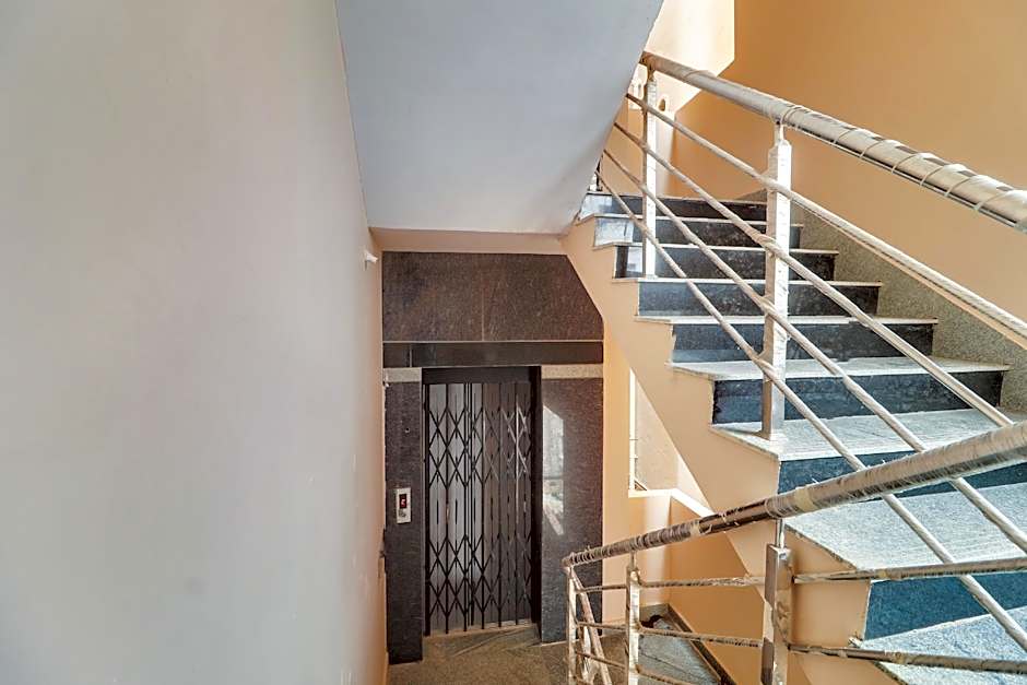 Collection O Hotel SBR Kondapur Near RTO office