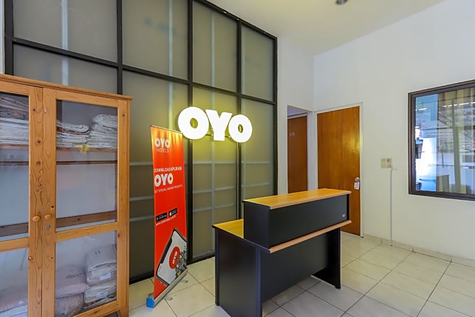 OYO 866 Idola Residence