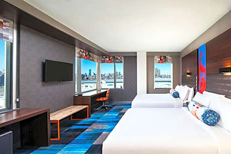 Breezy 2 Queen Beds, Larger Guest room