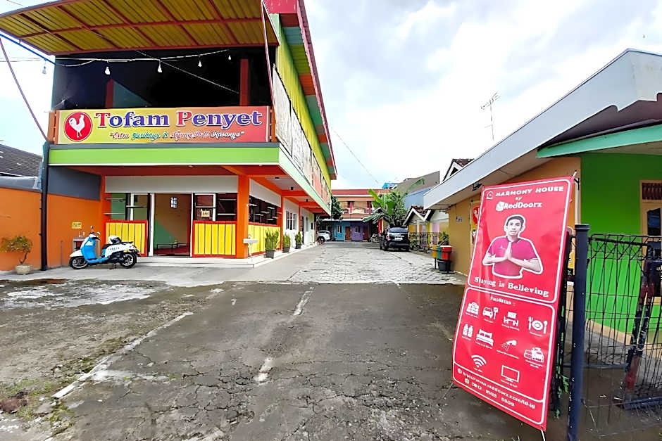 Harmony House Syariah near Alun Alun Pati Mitra RedDoorz