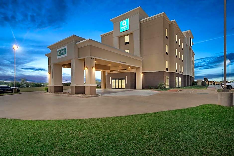 Quality Inn & Suites Pearsall