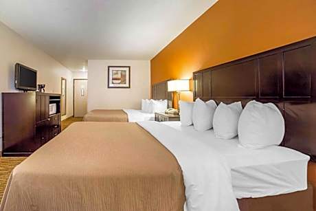 Queen Room with Two Queen Beds - Accessible/Non-Smoking