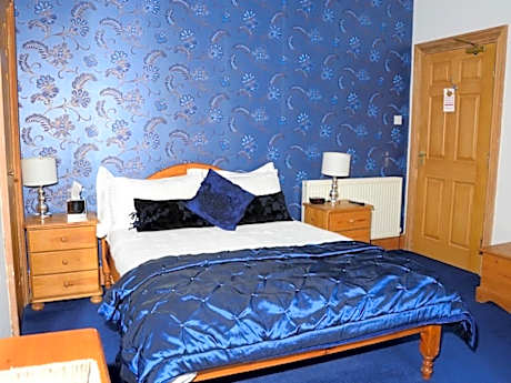 double room-standard-ensuite with shower-street view