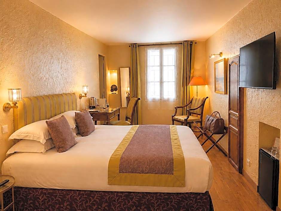 Hôtel D'Aragon - Place de La Comédie -
