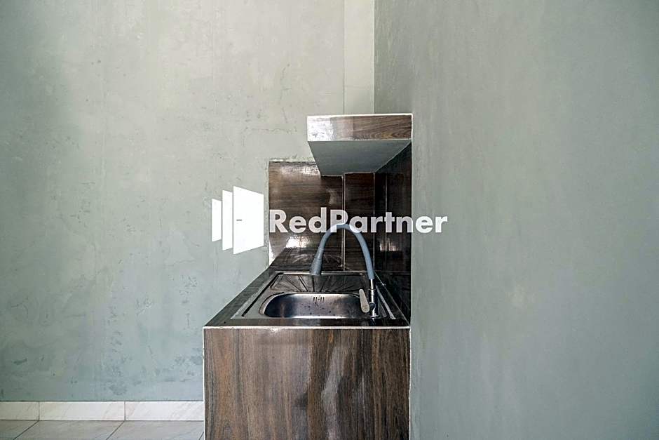 Athena House Syariah Near The Park Mall Solo Baru Mitra RedDoorz