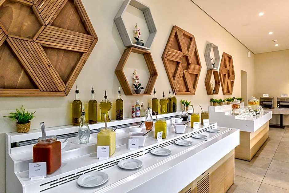 White Olive Elite Laganas