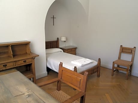 Single with shared bathroom