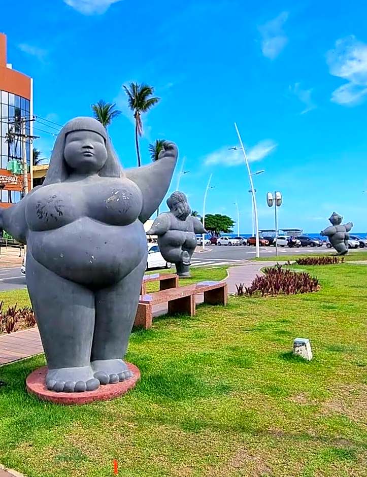 Lindo e Econômico, 2min da praia, perto Farol da Barra