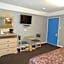 Village Inn & Suites - Smithville