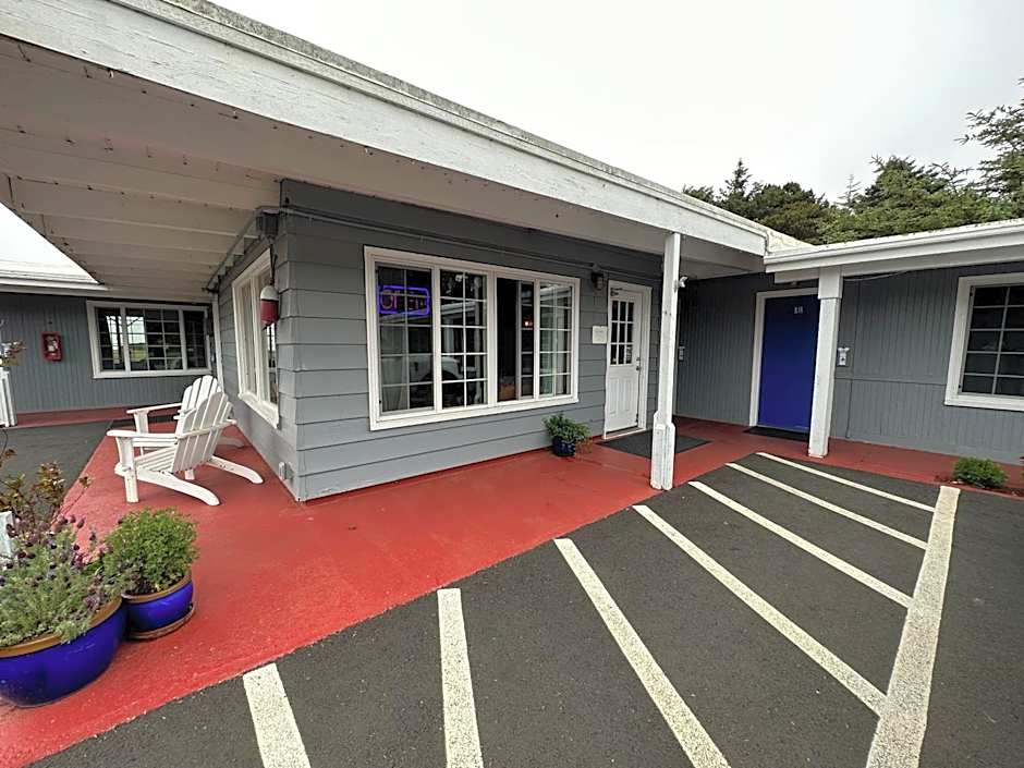 Tillicum Beach Motel - Formerly Deane's Oceanfront Lodge