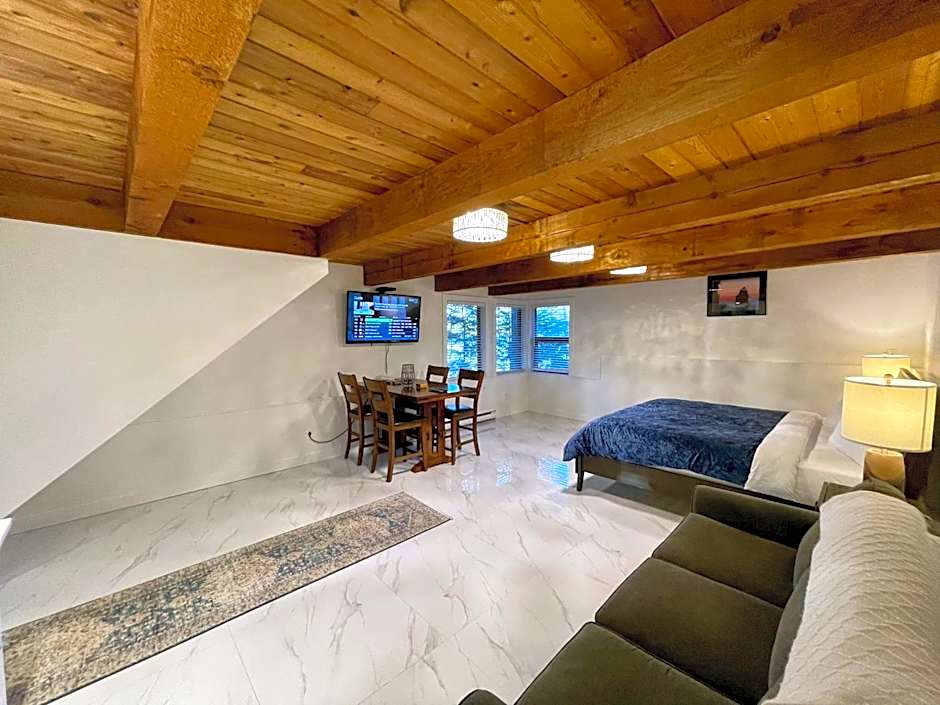 Waterfront Hot Tub Firepit King Bed - 6H