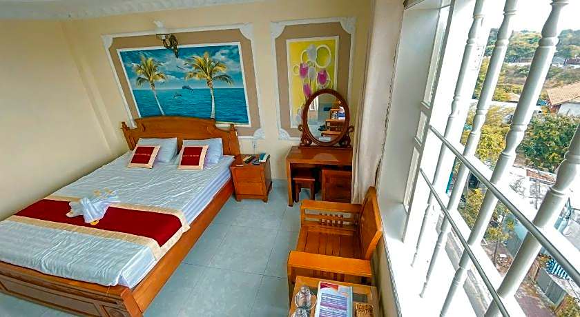 Quang Anh Hotel by The Moment